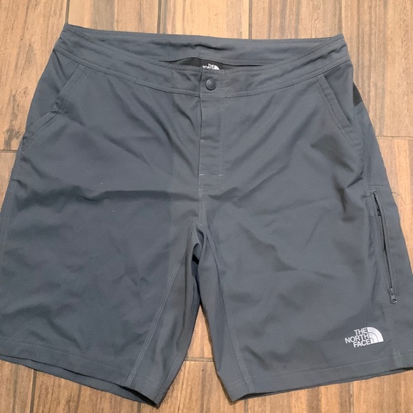 North Face Men’s Shorts Size 38 - Picture 1 of 3